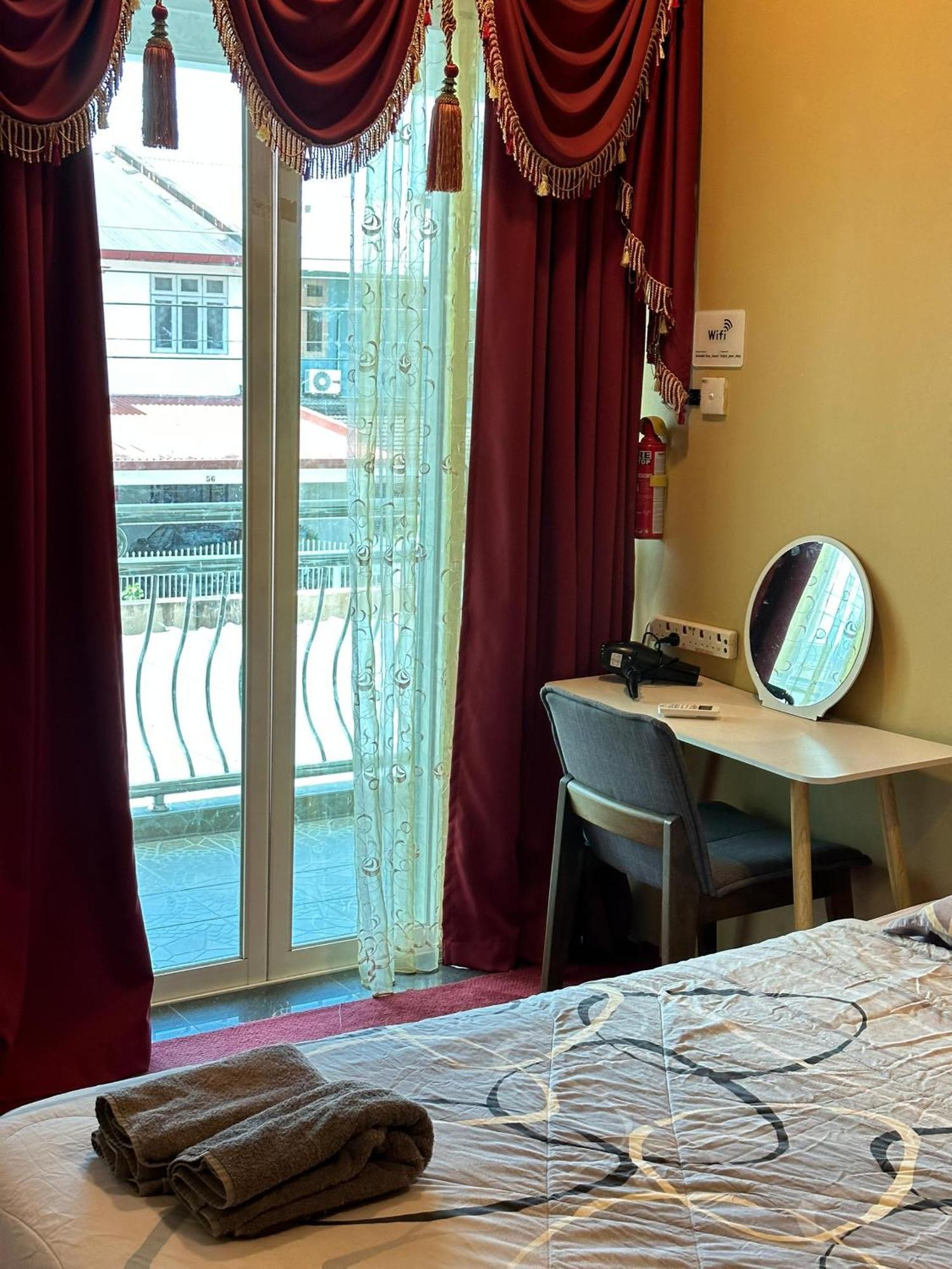 Seladah Stay Kuching Ngoại thất bức ảnh