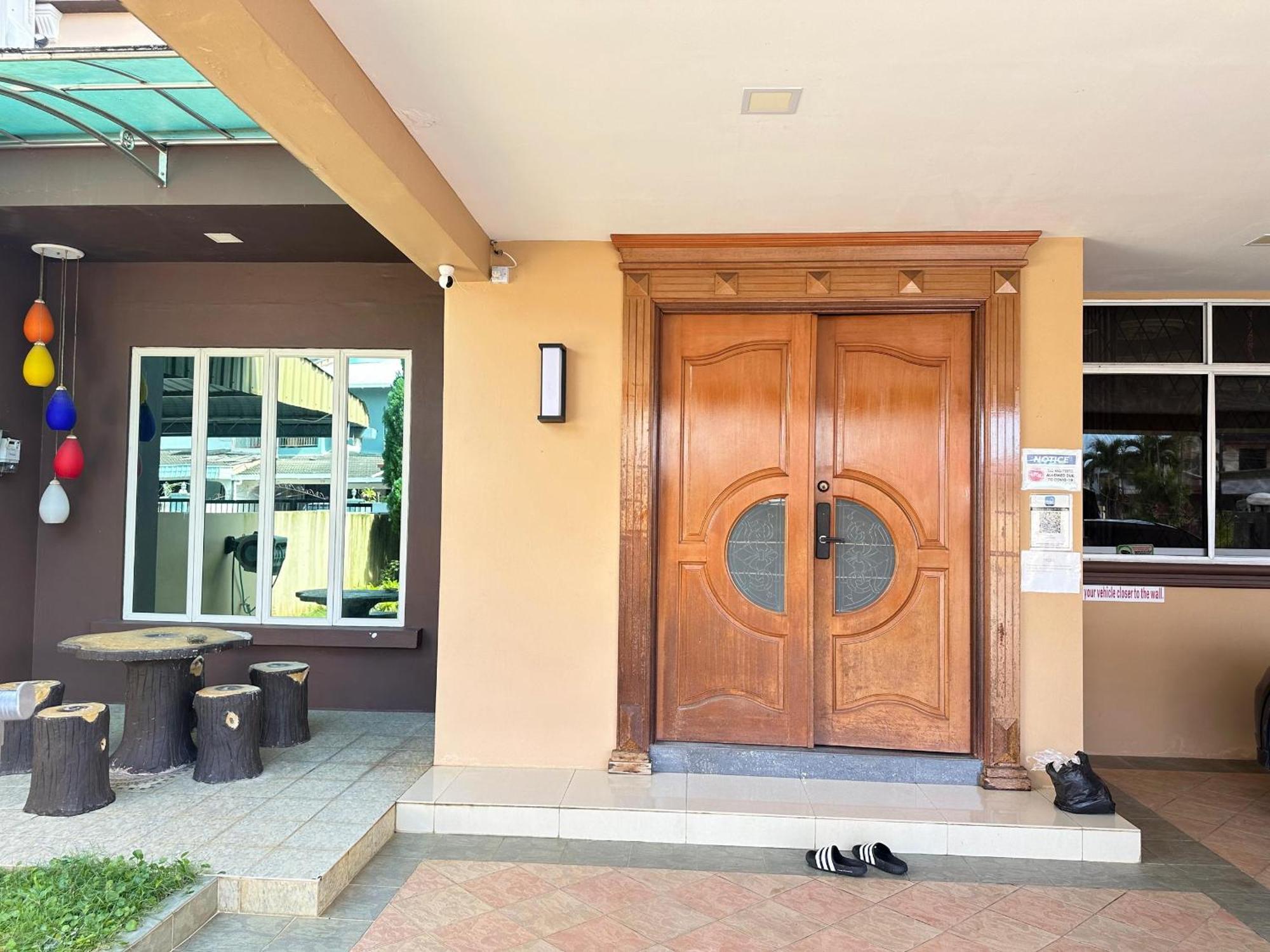 Seladah Stay Kuching Ngoại thất bức ảnh